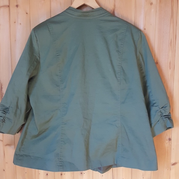 Dressbarn Open Front Green Blazer - Picture 2 of 8